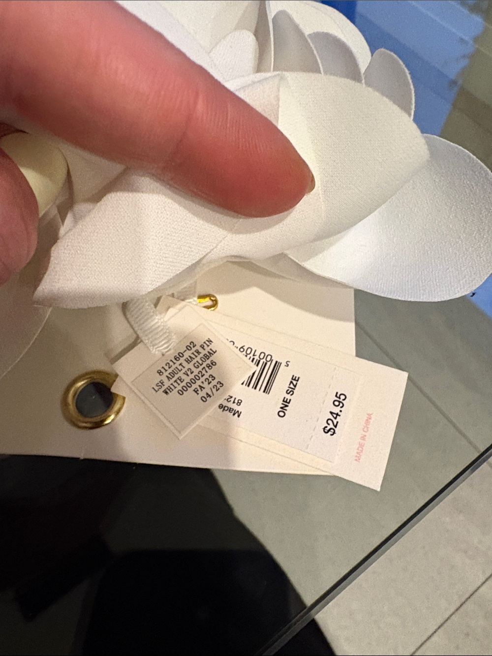 Gap x LoveShackFancy white flower pin - Picture 3 of 5